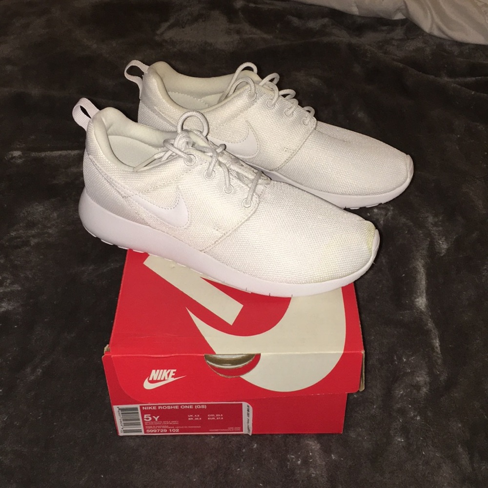Brand new Nike Roshes SOLD